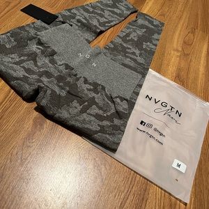 NVGTN Khaki Green Camo Seamless Leggings